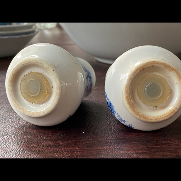 SALT & PEPPER SHAKER ENOCH WEDGWOOD COUNTRYSIDE BLUE DINNER WARE - Picture 3 of 6